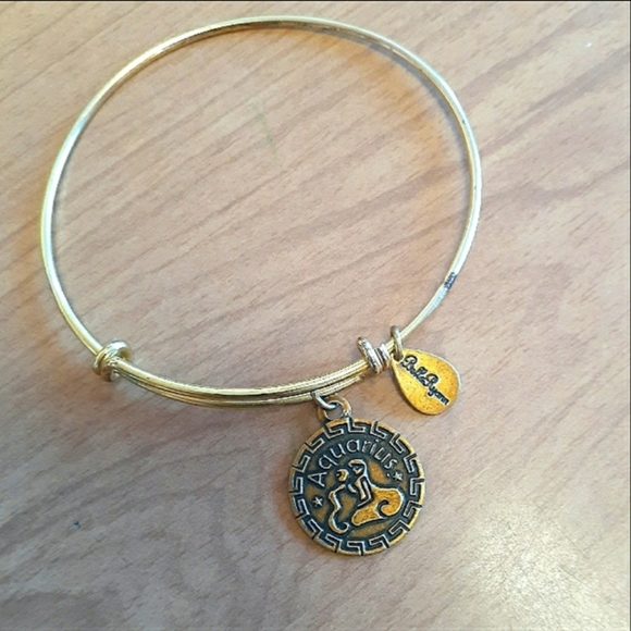 NWOT Bella Ryann Bangle Bracelet - Picture 4 of 4